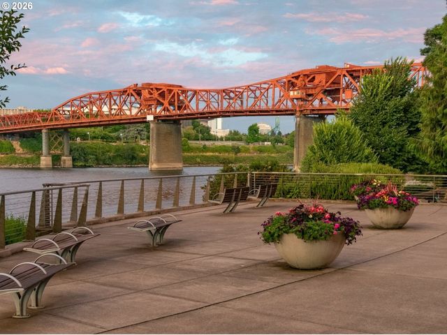 1310 Nw NAITO Pkwy 901A, Portland, OR 97209