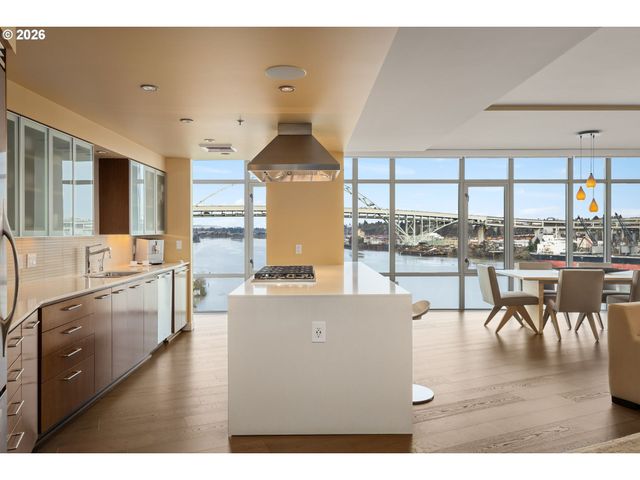 1310 Nw NAITO Pkwy 901A, Portland, OR 97209