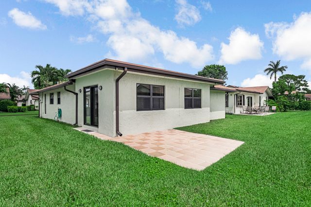 6210 Olivewood Circle, Greenacres, FL 33463