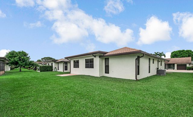 6210 Olivewood Circle, Greenacres, FL 33463