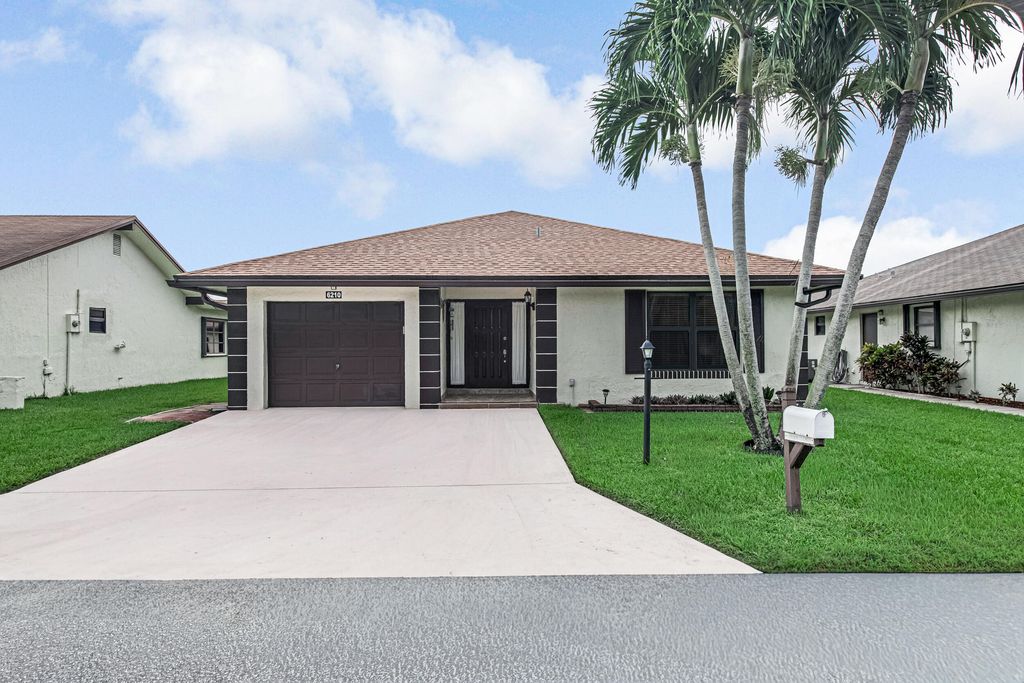6210 Olivewood Circle, Greenacres, FL 33463
