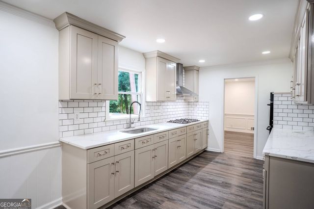 557 Daisy Nash Drive SW, Lilburn, GA 30047
