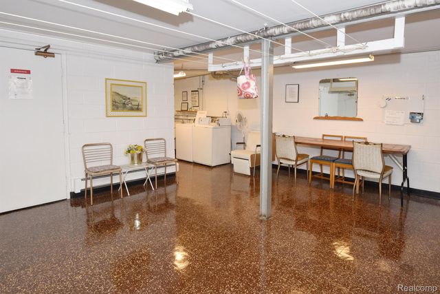 2925 W 13 MILE Road 205, Royal Oak, MI 48073