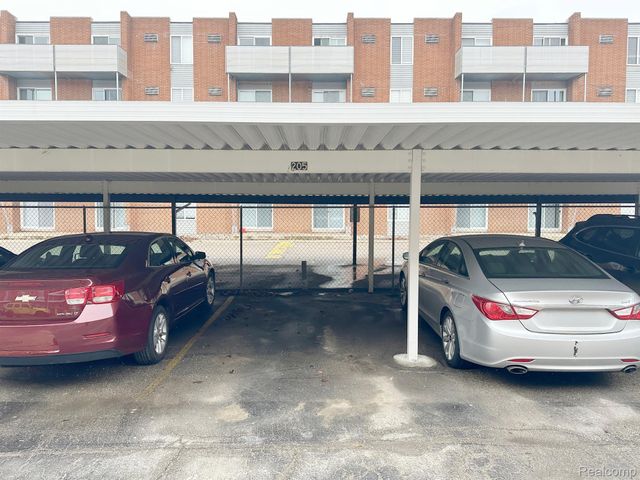 2925 W 13 MILE Road 205, Royal Oak, MI 48073