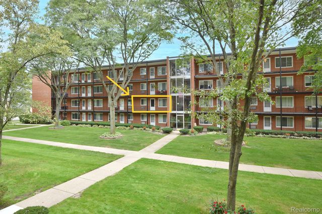 2925 W 13 MILE Road 205, Royal Oak, MI 48073