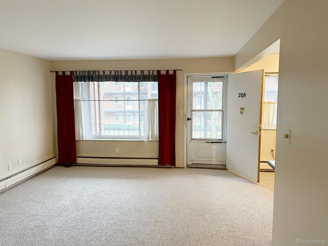 2925 W 13 MILE Road 205, Royal Oak, MI 48073