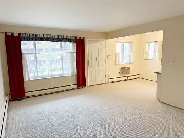 2925 W 13 MILE Road 205, Royal Oak, MI 48073