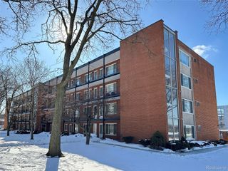 2925 W 13 MILE Road 205, Royal Oak, MI 48073