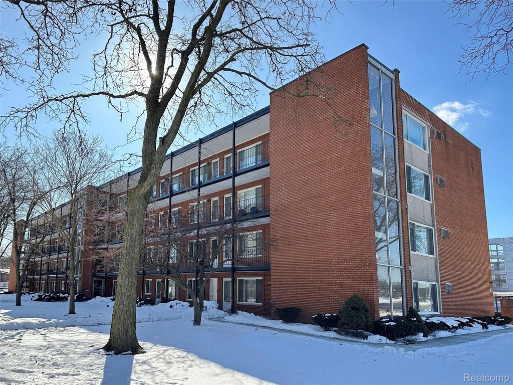 2925 W 13 MILE Road 205, Royal Oak, MI 48073