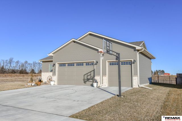 1060 W Panorama Road, Lincoln, NE 68523