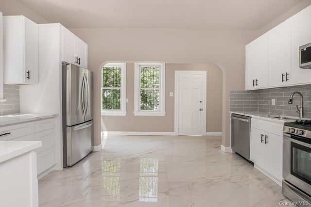 427 Taylor Avenue, Bronx, NY 10473