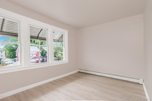 427 Taylor Avenue, Bronx, NY 10473