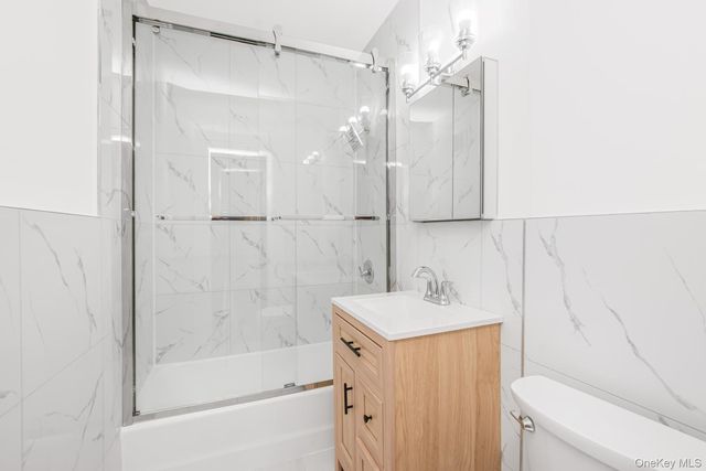 427 Taylor Avenue, Bronx, NY 10473