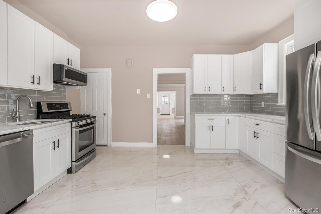 427 Taylor Avenue, Bronx, NY 10473 — photo 3