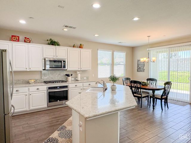 14204 Ebrington Drive, Bakersfield, CA 93311