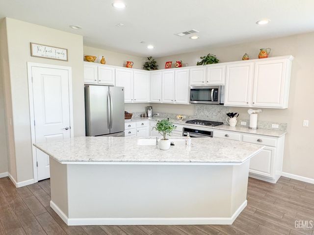 14204 Ebrington Drive, Bakersfield, CA 93311