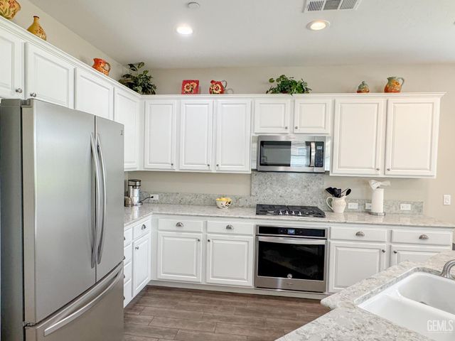 14204 Ebrington Drive, Bakersfield, CA 93311