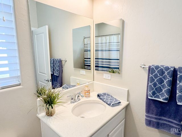 14204 Ebrington Drive, Bakersfield, CA 93311