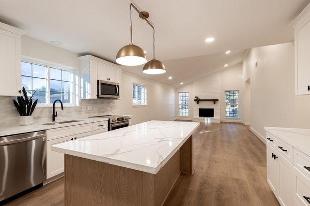 1102 Ashdale Drive, Sugar Land, TX 77498