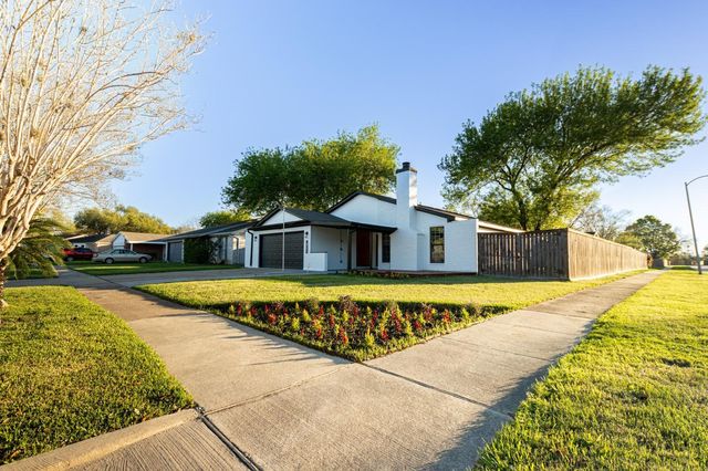 1102 Ashdale Drive, Sugar Land, TX 77498