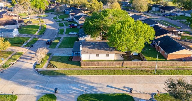 1102 Ashdale Drive, Sugar Land, TX 77498