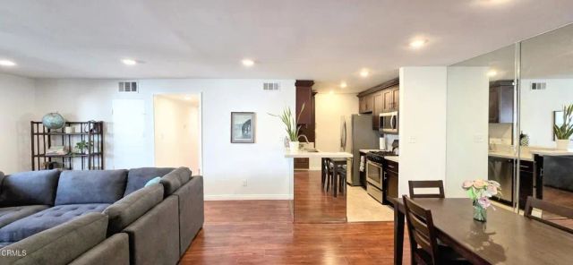 5700 Etiwanda Avenue 123, Tarzana, CA 91356