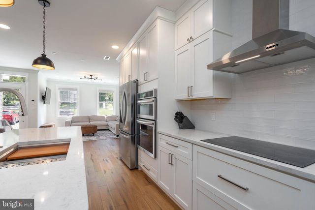 2005 HYVIEW TER, Fort Washington, PA 19034