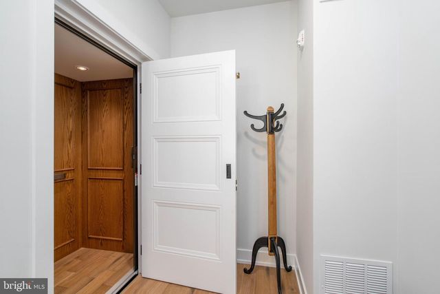 2005 HYVIEW TER, Fort Washington, PA 19034