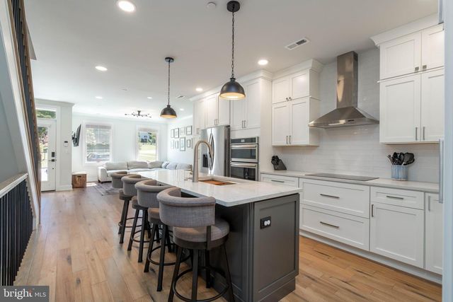 2005 HYVIEW TER, Fort Washington, PA 19034