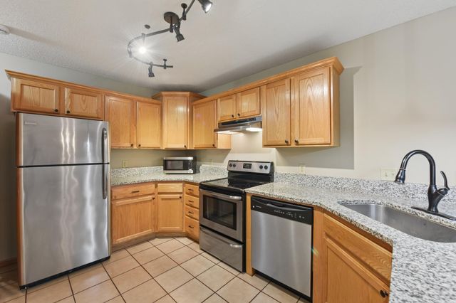 2335 Oakridge Circle, Hudson, WI 54016