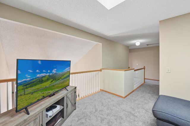 2335 Oakridge Circle, Hudson, WI 54016