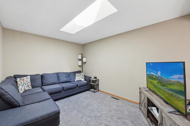 2335 Oakridge Circle, Hudson, WI 54016