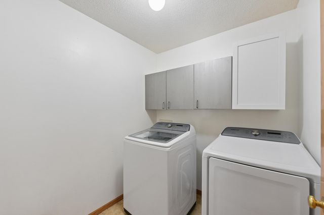 2335 Oakridge Circle, Hudson, WI 54016