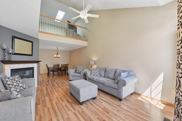 2335 Oakridge Circle, Hudson, WI 54016