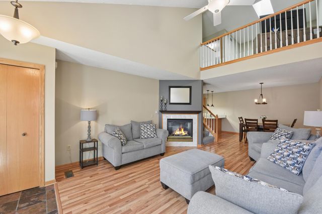 2335 Oakridge Circle, Hudson, WI 54016