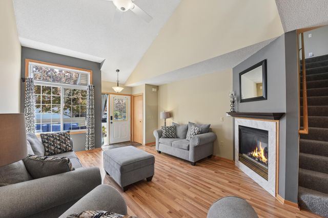 2335 Oakridge Circle, Hudson, WI 54016