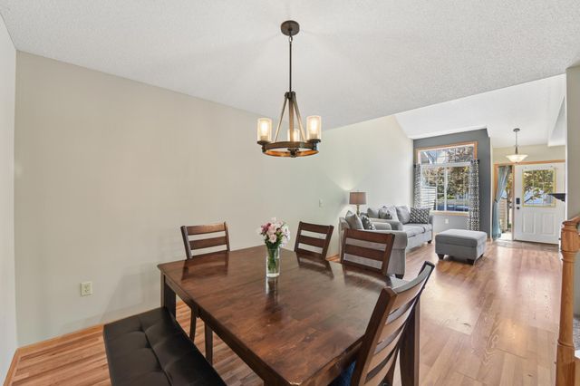 2335 Oakridge Circle, Hudson, WI 54016