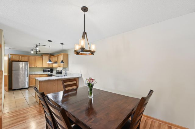 2335 Oakridge Circle, Hudson, WI 54016
