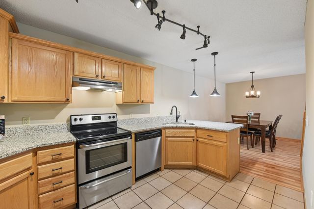 2335 Oakridge Circle, Hudson, WI 54016