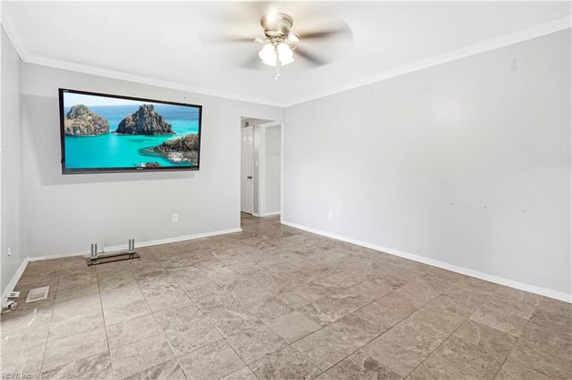 31 Colonial Acres DR, Hampton, VA 23664