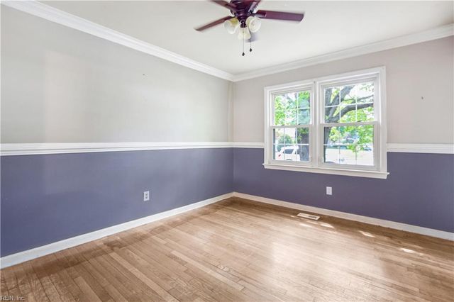 31 Colonial Acres DR, Hampton, VA 23664