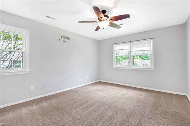 31 Colonial Acres DR, Hampton, VA 23664