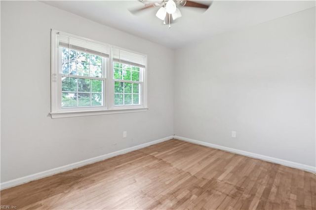 31 Colonial Acres DR, Hampton, VA 23664