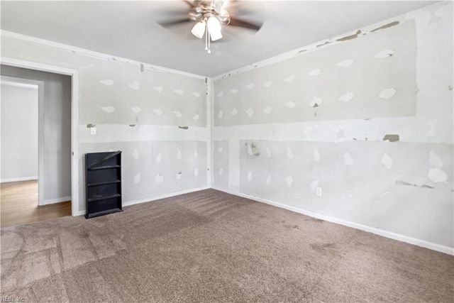 31 Colonial Acres DR, Hampton, VA 23664