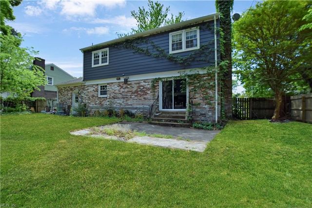 31 Colonial Acres DR, Hampton, VA 23664