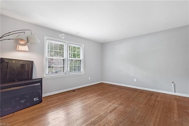 31 Colonial Acres DR, Hampton, VA 23664