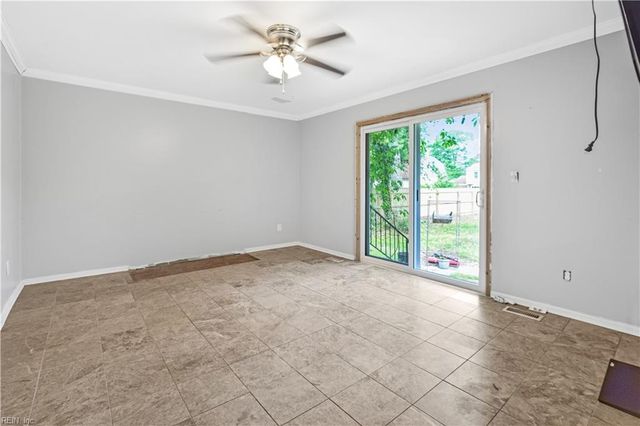 31 Colonial Acres DR, Hampton, VA 23664