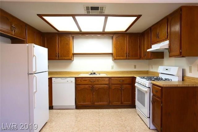 6619 West Tropicana Avenue 202, Las Vegas, NV 89103