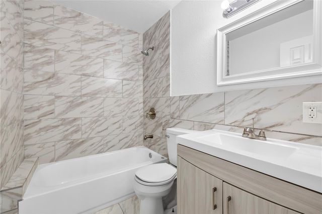 5698 38TH AVENUE N, St Petersburg, FL 33710