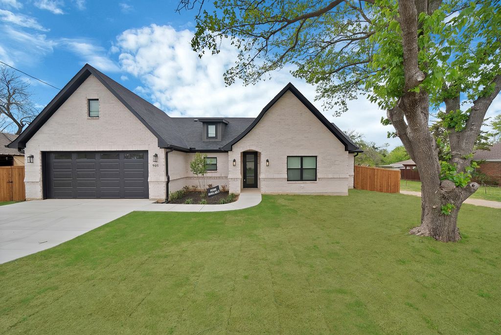 905 N Trinity Street, Decatur, TX 76234 — exterior